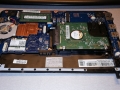 netbook z usuniętą pokrywą dolną